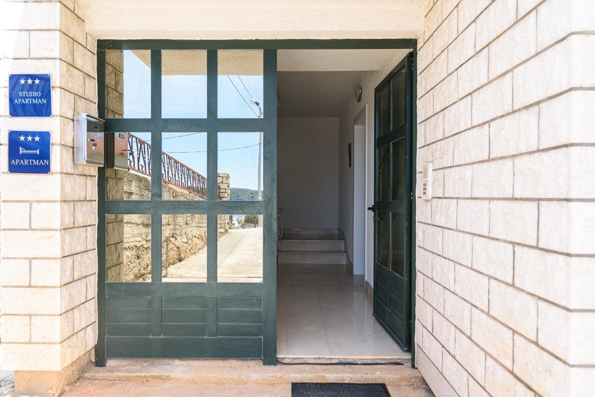 טרוגיר Apartments Eva מראה חיצוני תמונה