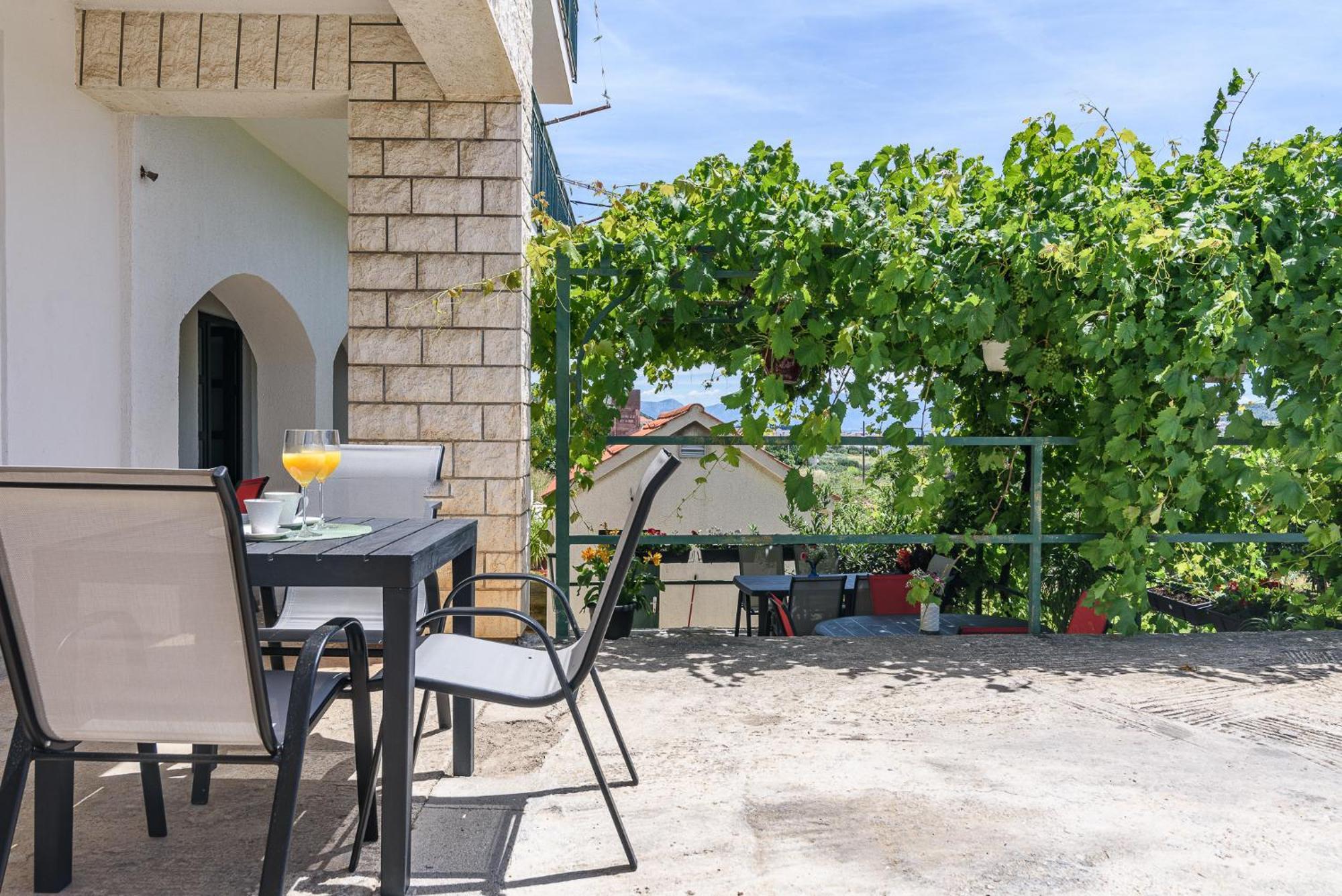 טרוגיר Apartments Eva מראה חיצוני תמונה