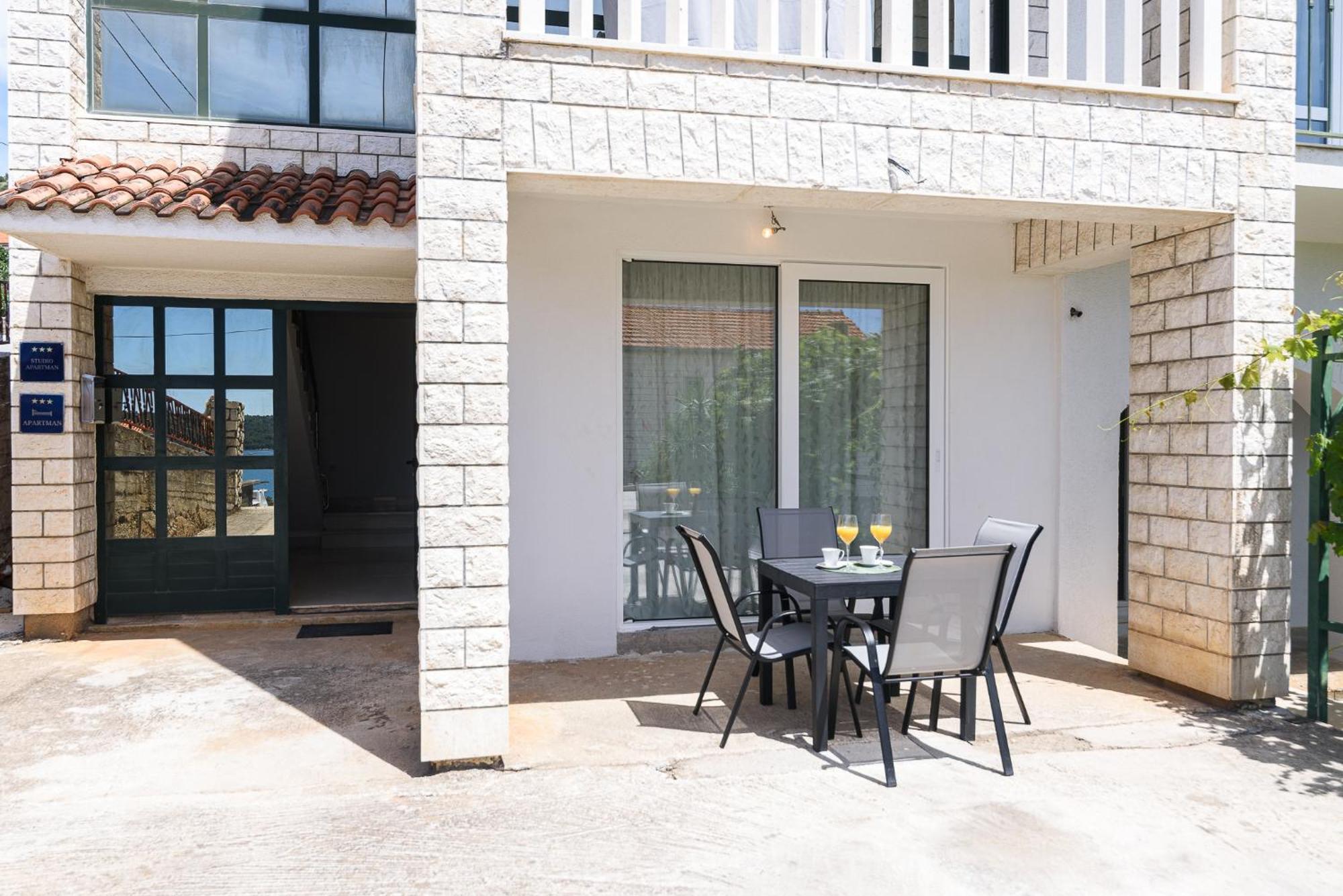 טרוגיר Apartments Eva מראה חיצוני תמונה