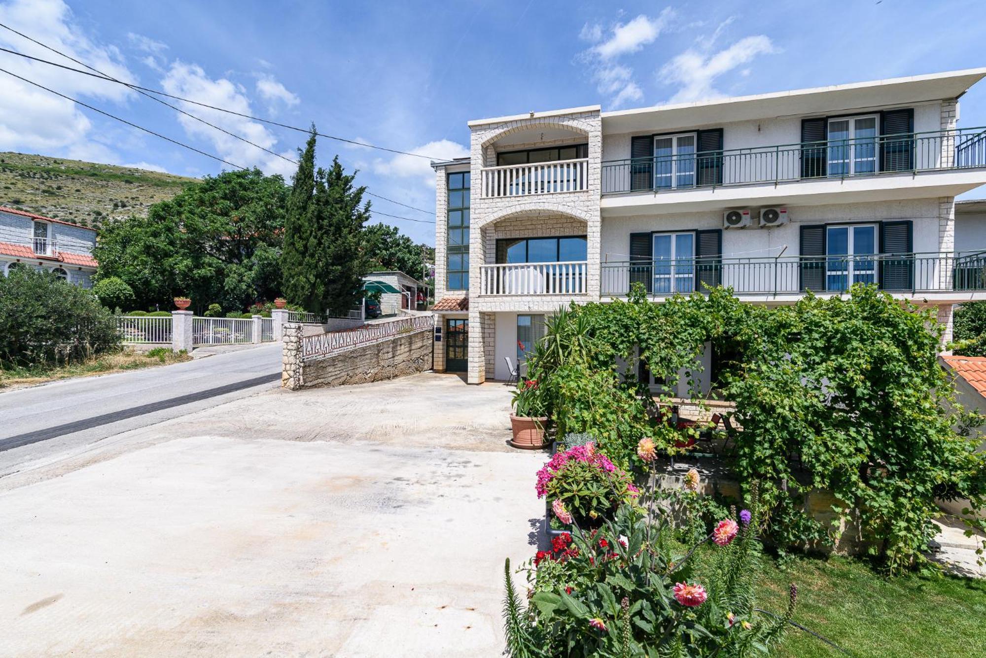 טרוגיר Apartments Eva מראה חיצוני תמונה